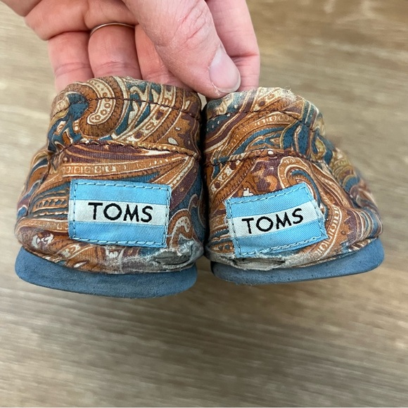 Toms Paisley Slip-On Flats - Picture 7 of 11